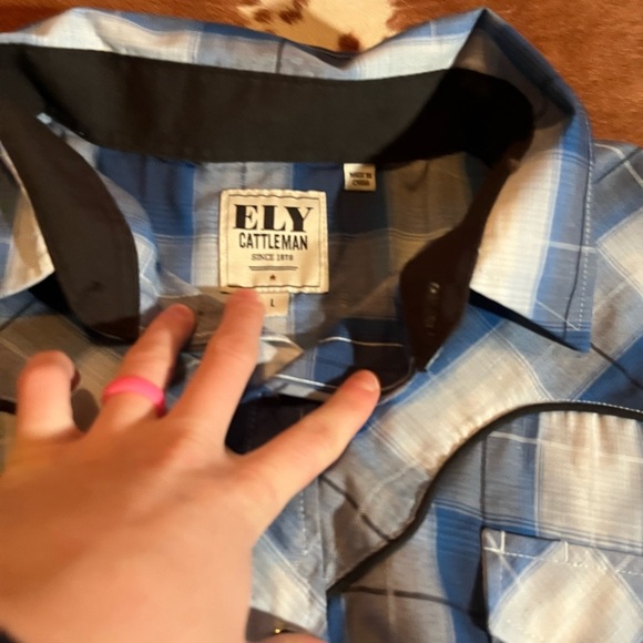 Ely Cattleman pearl snap button down 
size large
No flaws - Picture 3 of 4